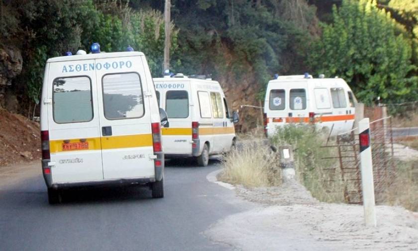 Σφοδρή σύγκρουση λεωφορείου με δυο αυτοκίνητα στην Κρήτη - Νεκρός ο ένας οδηγός