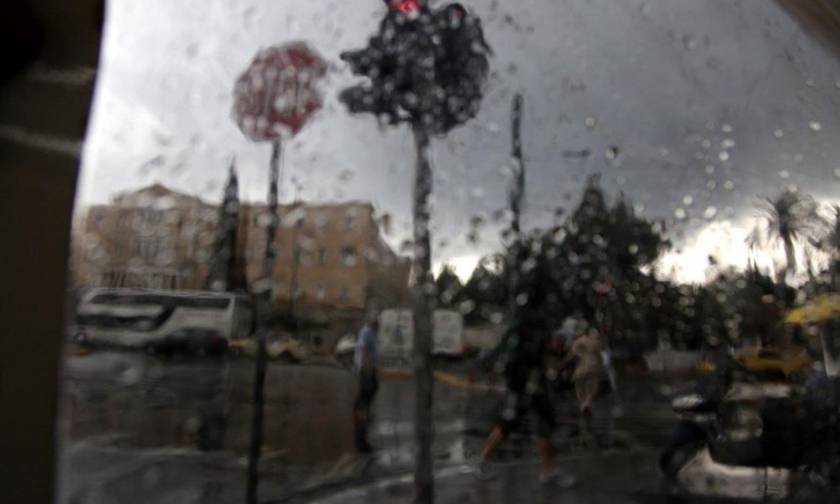 Καιρός: Ισχυρή καταιγίδα «χτύπησε» την Αθήνα