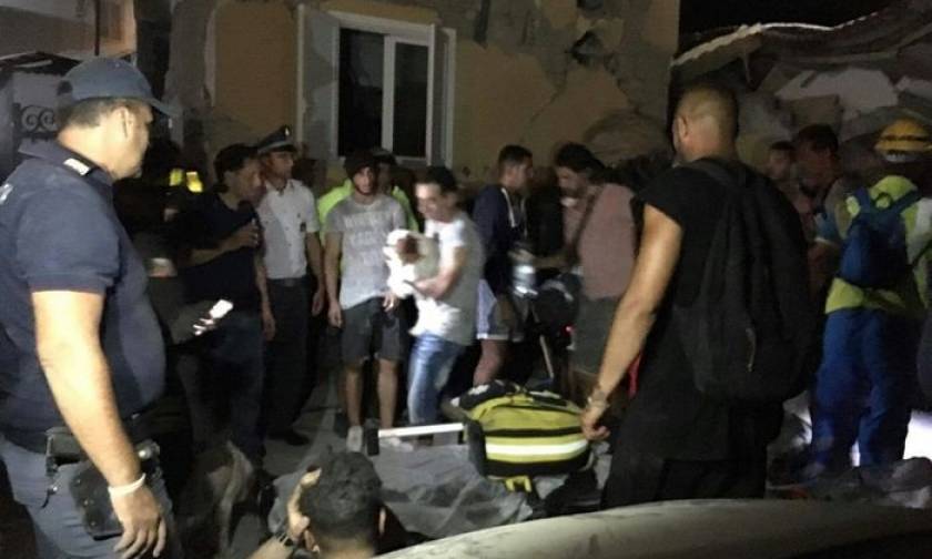 Σεισμός Ιταλία: Μάχη με το χρόνο για τους εγκλωβισμένους στα ερείπια (Pics+Vids)