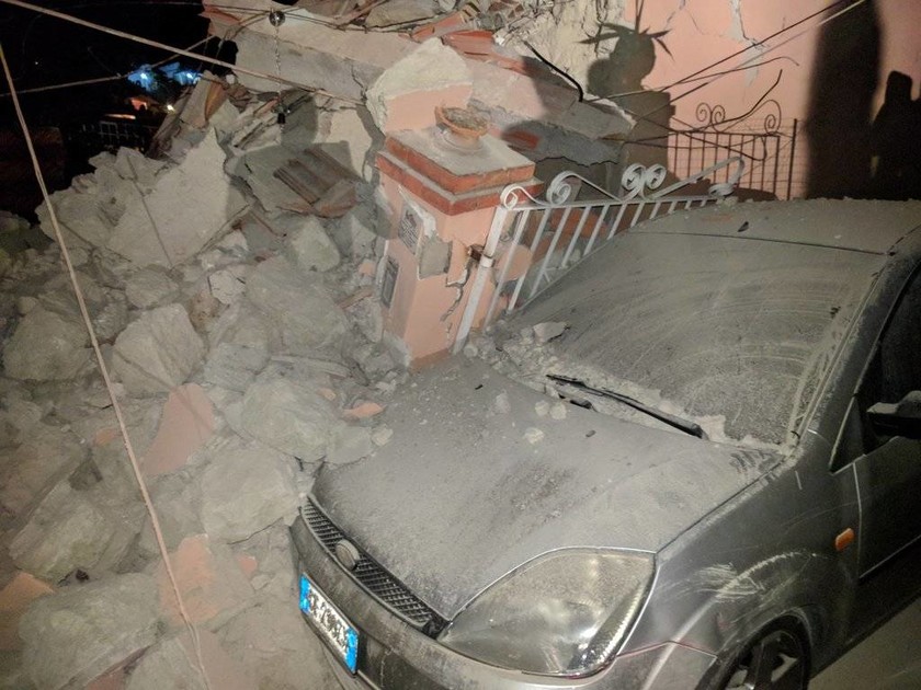 Σεισμός Ιταλία: Μάχη με το χρόνο για τους εγκλωβισμένους στα ερείπια 