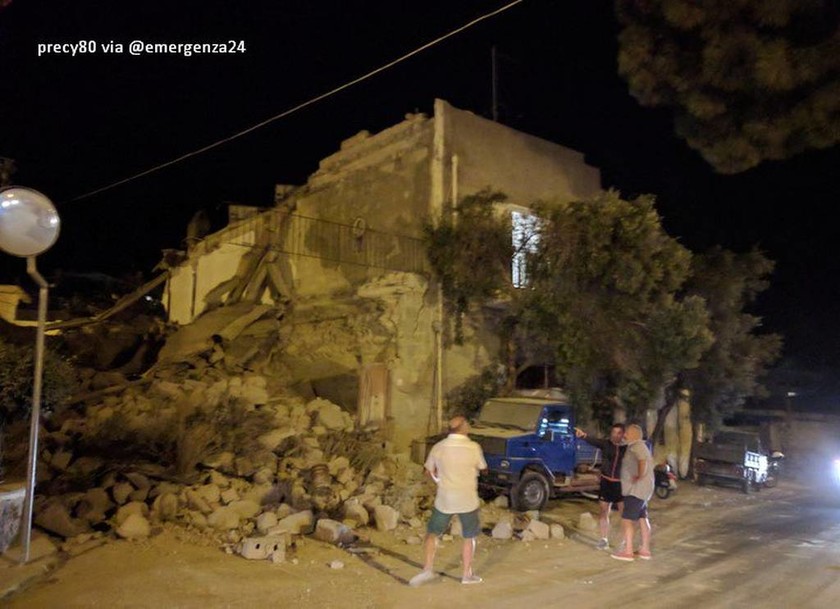 Σεισμός Ιταλία: Δύο νεκροί και δεκάδες τραυματίες - Παιδιά θαμμένα στα ερείπια (Pics+Vids)
