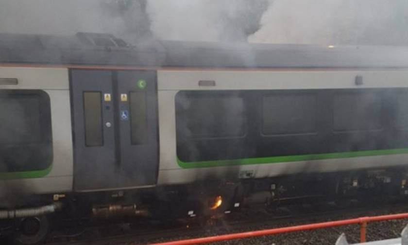 Συναγερμός για φωτιά σε σιδηροδρομικό σταθμό του Λονδίνου
