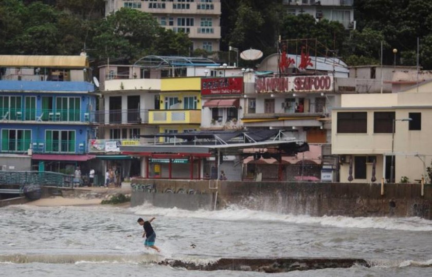 Ο τυφώνας Χάτο «σαρώνει» την Κίνα - Συγκλονιστικές εικόνες
