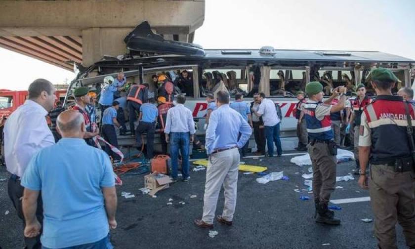 Ασύλληπτη τραγωδία στην Τουρκία - Πέντε νεκροί και πολλοί τραυματίες σε τροχαίο με λεωφορείο