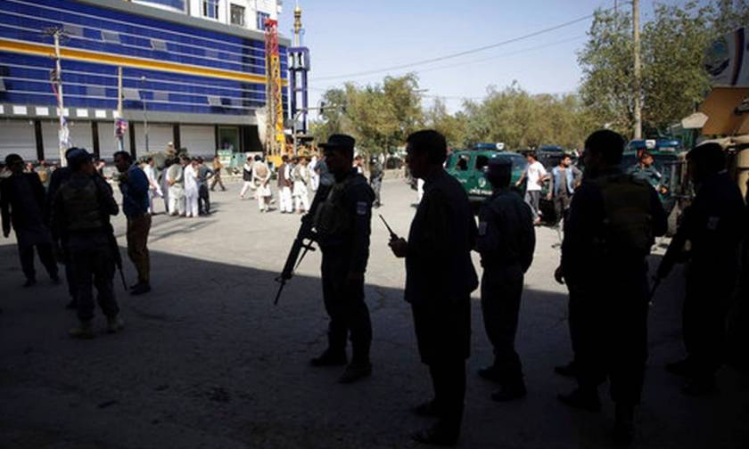 Λουτρό αίματος στο Αφγανιστάν: Τουλάχιστον 12 νεκροί από την επίθεση σε τέμενος (vid)