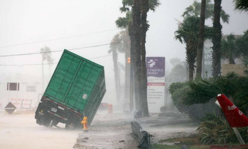 Η καταιγίδα Χάρβεϊ «σαρώνει» το Τέξας με καταστροφικές πλημμύρες - Τρεις νεκροί μέχρι στιγμής (Vids)