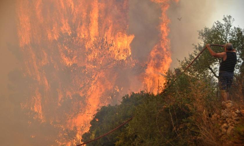 Φωτιά Ζάκυνθος: Μαίνεται η πυρκαγιά στο βορειοδυτικό τμήμα του νησιού