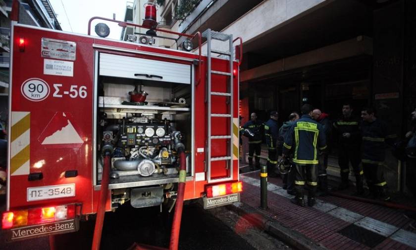 Φωτιά σε διαμέρισμα στην Ηλιούπολη: Στο νοσοκομείο με σοβαρά εγκαύματα ένας τραυματίας