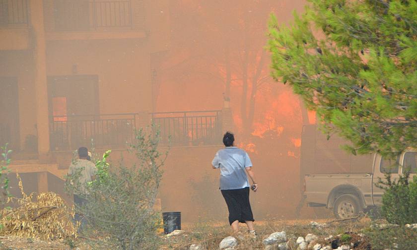 Firefighters fight to set Zakynthos fire under control