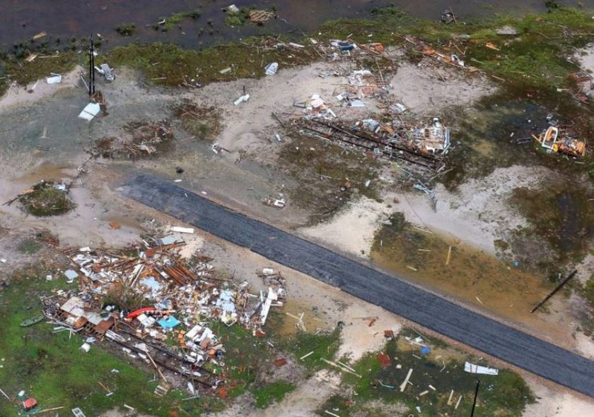 Καταιγίδα Χάρβεϊ: Αλιγάτορες «βολτάρουν» σε αυλή σπιτιού - Τουλάχιστον 20 νεκροί (pics+vid)