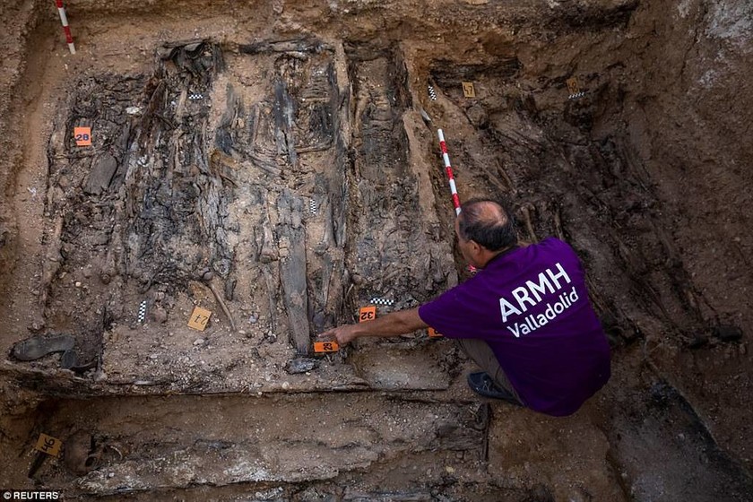 Αντιμέτωποι με ένα φριχτό θέαμα βρέθηκαν αρχαιολόγοι στην Ισπανία (ΠΡΟΣΟΧΗ! ΣΚΛΗΡΕΣ ΕΙΚΟΝΕΣ)