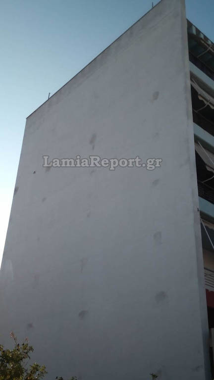 Σοκάρει η αυτοκτονία γυναίκας στη Λαμία: Βούτηξε στο κενό από ταράτσα (pics)