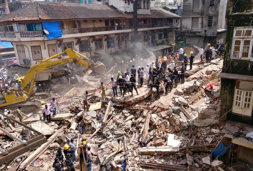 Ινδία: Αυξάνεται δραματικά ο αριθμός των νεκρών από την κατάρρευση κτηρίου (pics+vid)