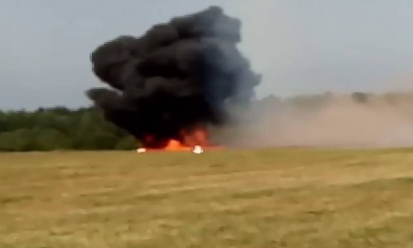 Βίντεο - σοκ: Αεροσκάφος συνετρίβη on camera - Δύο νεκροί