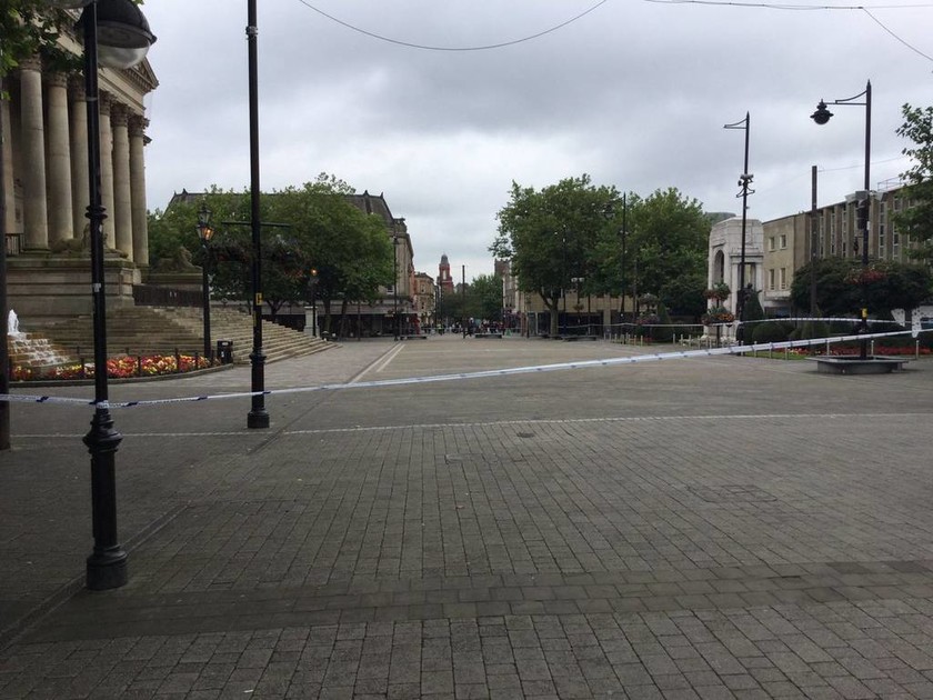 ΕΚΤΑΚΤΟ: Συναγερμός για βόμβα στη Βρετανία – Εκκενώνεται η κεντρική πλατεία της Μπόλτον