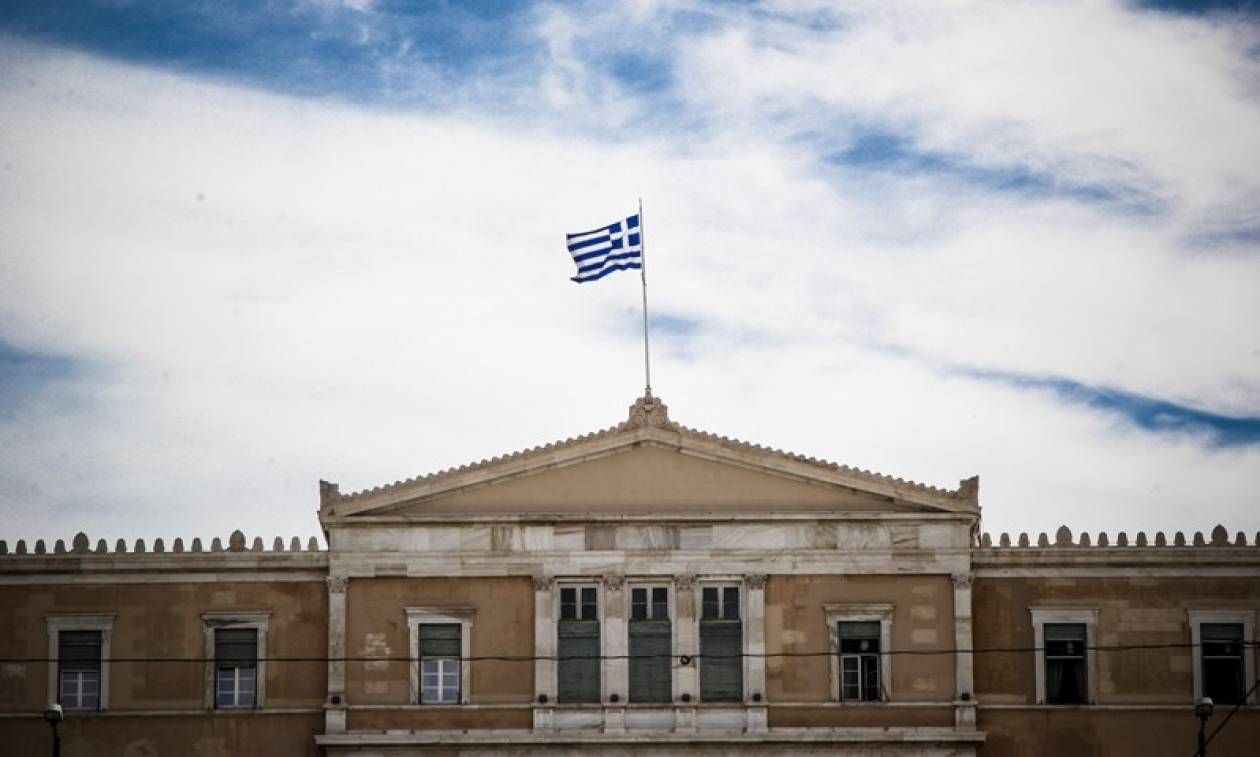 Ευρωπαϊκή Επιτροπή: Έξοδος της Ελλάδας από τη διαδικασία περί υπερβολικού ελλείματος