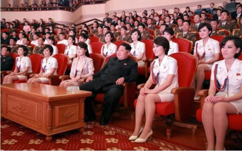 Κιμ Γιονγκ Ουν: Όλα όσα θα θέλατε να ξέρετε για τη ζωή του πιο αμφιλεγόμενου ηγέτη στον πλανήτη
