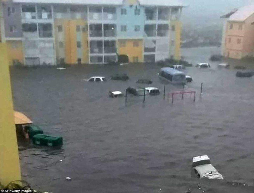 Εικόνες απόλυτης καταστροφής στην Καραϊβική: Ο κυκλώνας Ίρμα «εξαφάνισε» δύο νησιά – 7 οι νεκροί