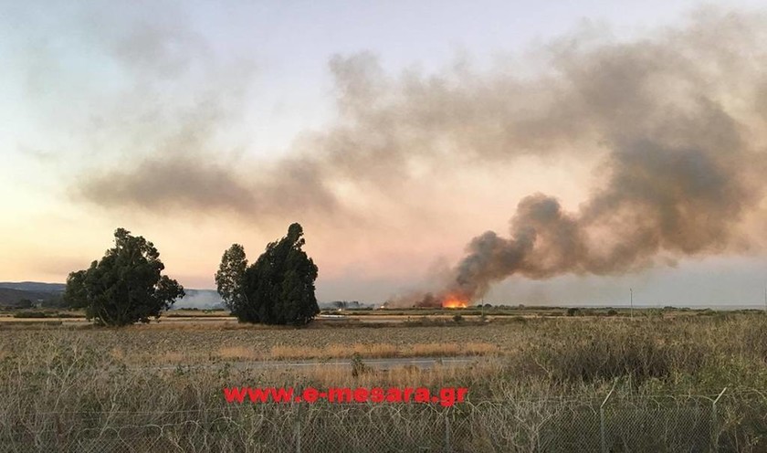 Φωτιά ΤΩΡΑ: Πυρκαγιά στο αεροδρόμιο Τυμπακίου στην Κρήτη (pics)