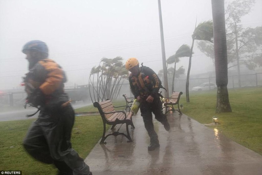Σοκαριστικές φωτογραφίες από το πέρασμα του φονικού κυκλώνα Ίρμα