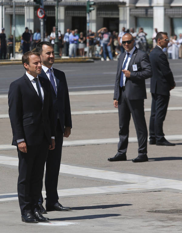 Επίσκεψη Μακρόν LIVE: Στο Σύνταγμα από στιγμή σε στιγμή ο Πρόεδρος της Γαλλίας