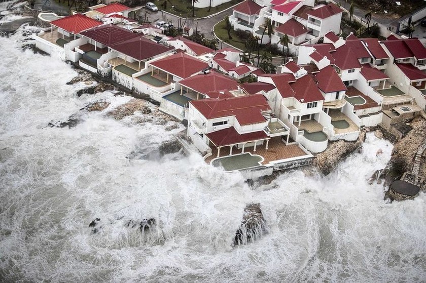 Ίρμα: Τοπίο θανάτου καταστροφής αφήνει πίσω του ο κυκλώνας καθώς κινείται προς τη Φλόριντα (Pics)