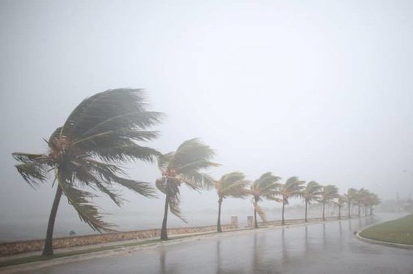 Στο έλεος του κυκλώνα Ίρμα Κούβα και Μπαχάμες - Πανικός στη Φλόριντα (pics+vids)