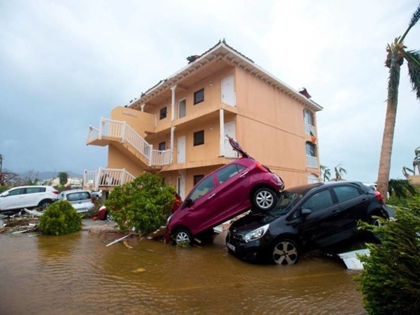 Ξεκίνησε η επέλαση του τυφώνα Ίρμα προς τη Φλόριντα (Pics+Vids)