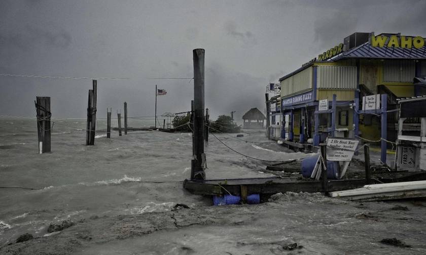 Έφθασε στη Φλόριντα ο φονικός τυφώνας Ίρμα - «Όσοι δεν φύγετε δεν θα επιβιώσετε»