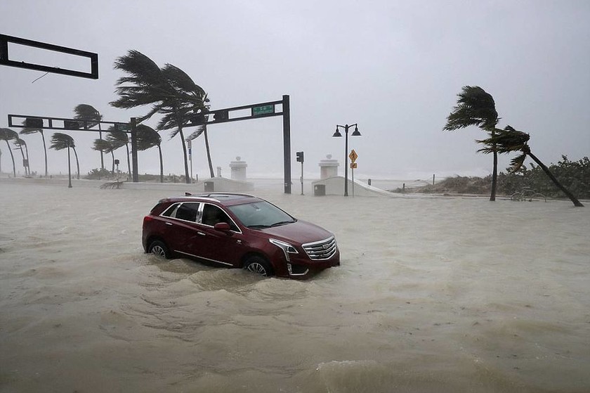 Κυκλώνας Ίρμα: Σε κατάσταση μείζονος φυσικής καταστροφής κήρυξε τη Φλόριντα ο Τραμπ (pics+vid)