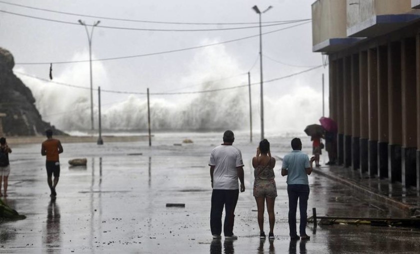 Κυκλώνας Ίρμα: Φονικό πέρασμα από την Κούβα με τουλάχιστον 10 νεκρούς (pics-video)