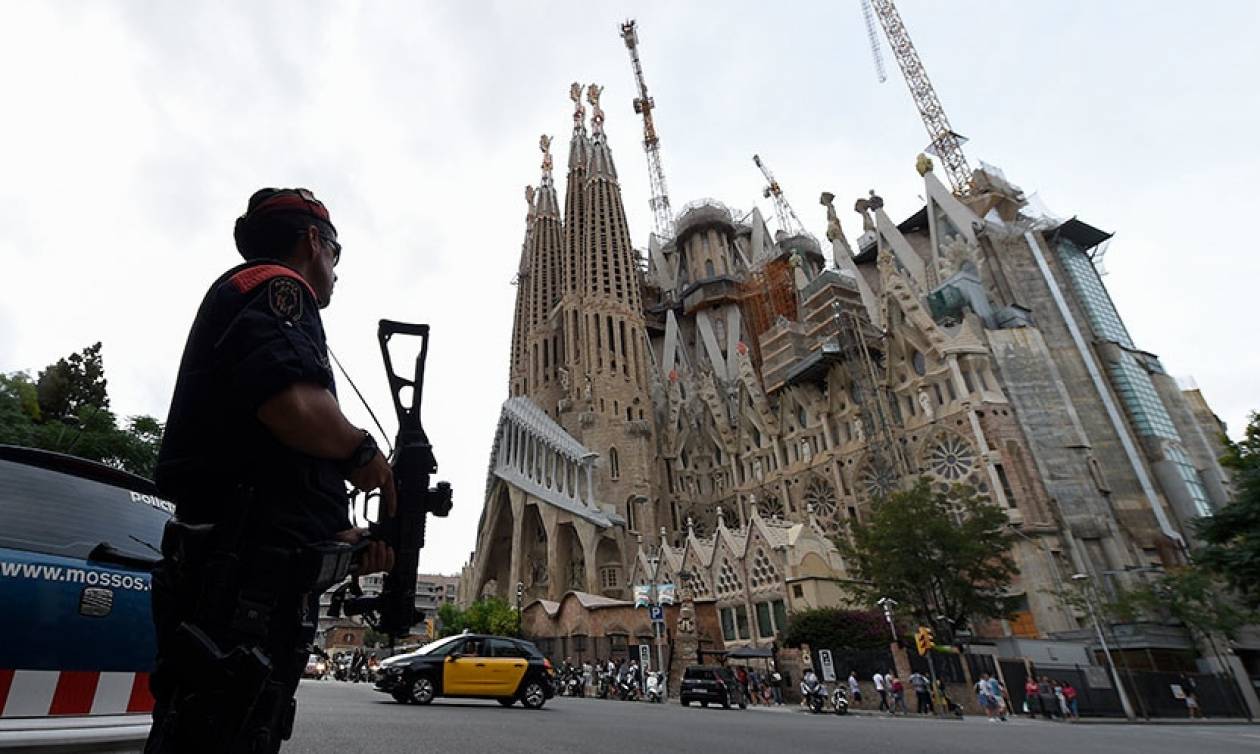 Ισπανία: Ύποπτο βαν στη Σαγράδα Φαμίλια στη Βαρκελώνη - Εκκενώθηκε η περιοχή (pics+vids)