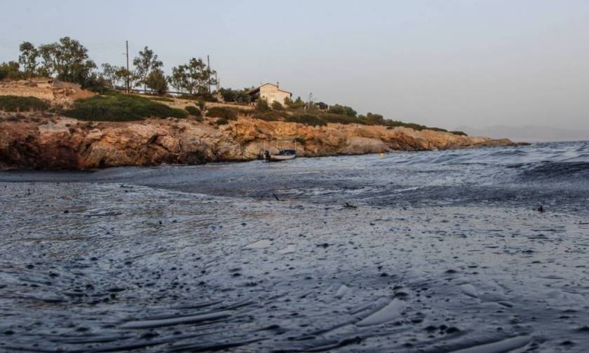 Emergency meeting over Salamina oil spill held at shipping ministry