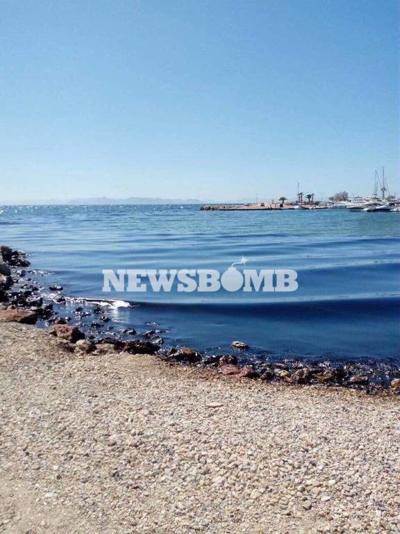 Αυτοψία του Newsbomb.gr στον Σαρωνικό: Τεράστια οικολογική καταστροφή από την πετρελαιοκηλίδα