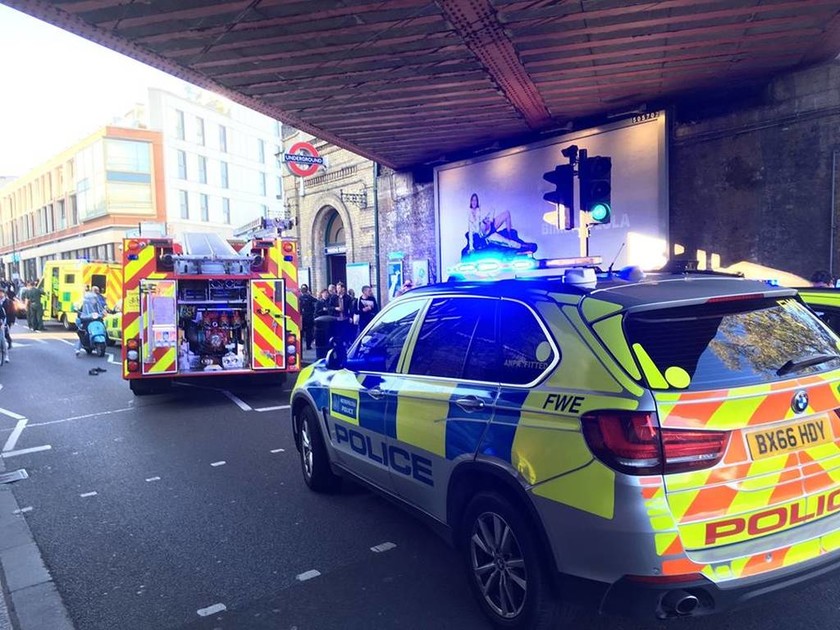 ΤΩΡΑ: Συναγερμός στη Βρετανία - Εκρήξεις στο μετρό του Λονδίνου