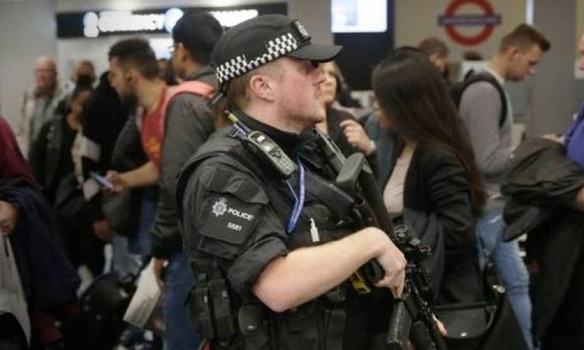 Έρευνες από τη βρετανική αστυνομία και γι’ άλλους ύποπτους για τη βομβιστική επίθεση στο μετρό