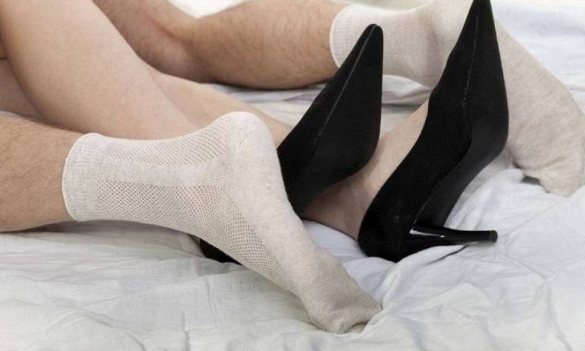 Δείτε γιατί πρέπει να κάνετε... σεξ με κάλτσες!