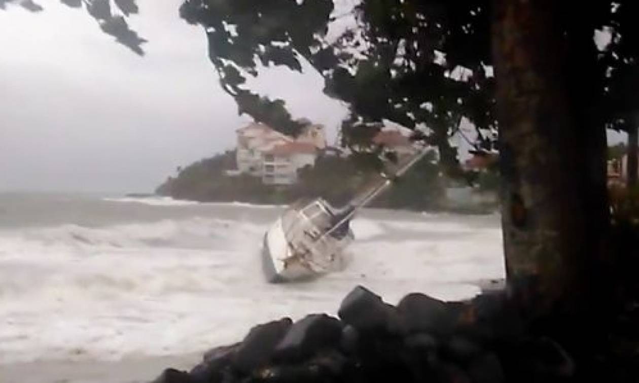 Ο κυκλώνας «Μαρία» σαρώνει τώρα τη Γουαδελούπη - Καταστράφηκε η Δομινίκα