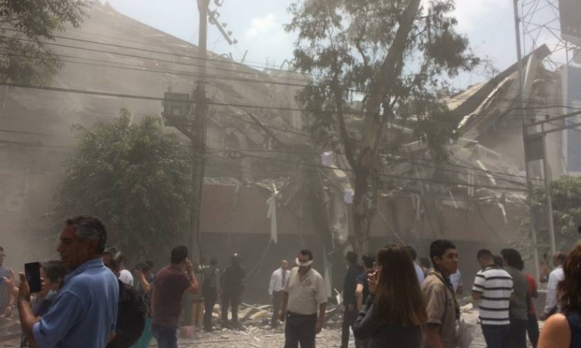Σεισμός Μεξικό: Τους 60 έφτασαν οι νεκροί από τα 7,1 Ρίχτερ - Τεράστιες καταστροφές (pics+vids)