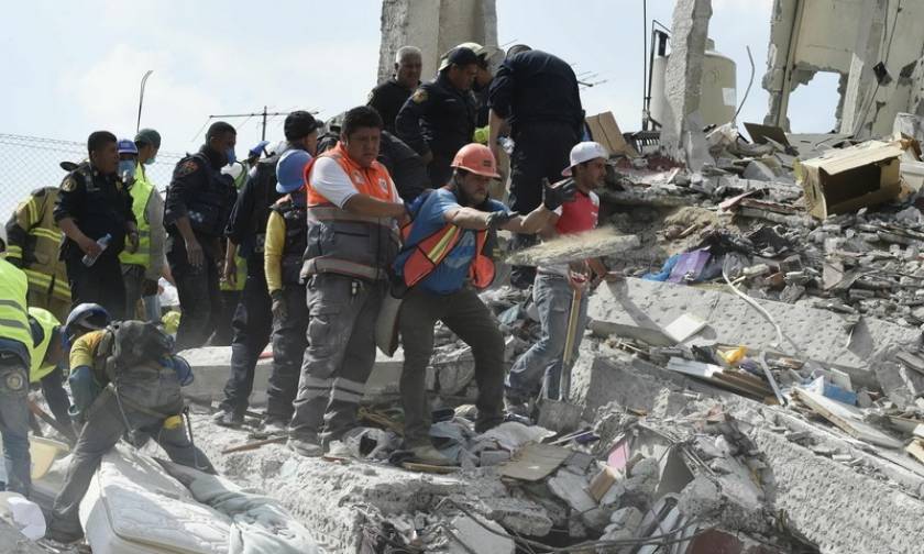 Σεισμός Μεξικό: Τραγωδία με 21 παιδιά σε κατάρρευση σχολείου