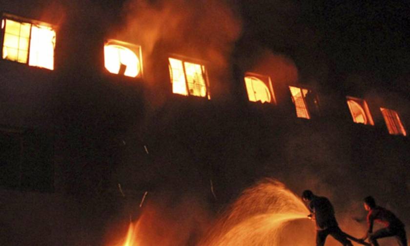 Φρίκη στο Μπαγκλαντές: Έξι εργάτες κάηκαν ζωντανοί σε εργοστάσιο υφαντουργίας