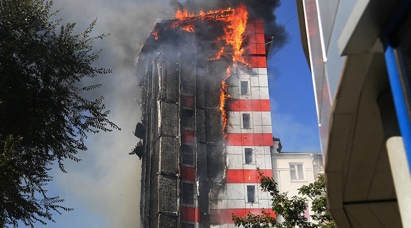 Σκηνές πανικού από φωτιά σε ξενοδοχείο - Παιδιά πήδηξαν από τα παράθυρα για να σωθούν (pics+vids)