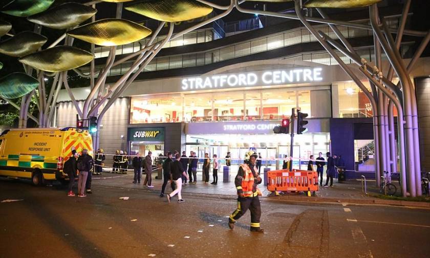 Τρόμος στο Λονδίνο: Επίθεση με τοξική ουσία σε εμπορικό κέντρο - Έξι τραυματίες (pics&vids)
