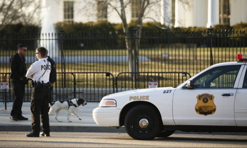 Συναγερμός στις ΗΠΑ: Συνέλαβαν οπλισμένο άνδρα κοντά στον Λευκό Οίκο