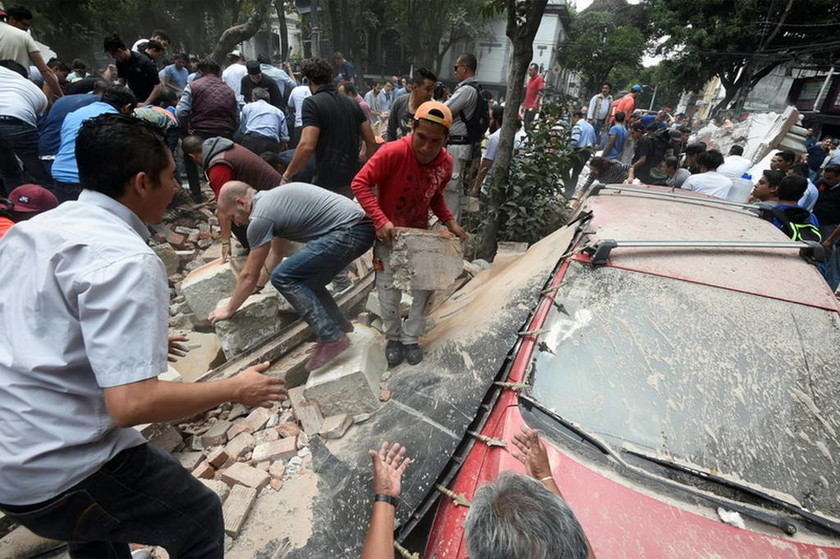 Σεισμός Μεξικό: Αυξήθηκε ο αριθμός των νεκρών από τον φονικό σεισμό των 7,1 Ρίχτερ (pics)