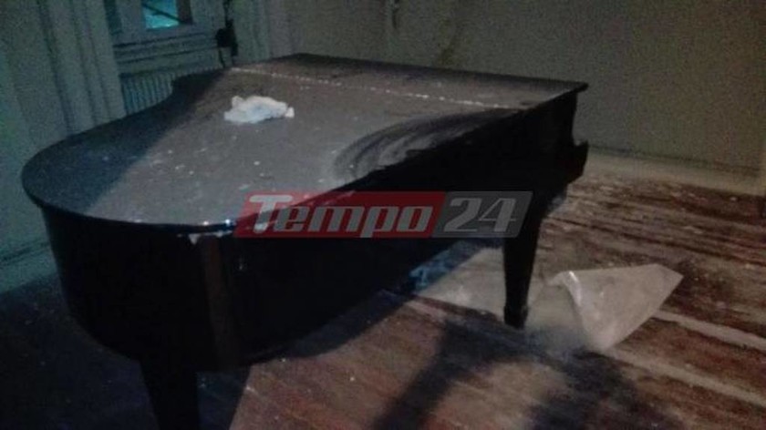 Παρά λίγο τραγωδία: Κατέρρευσε ταβάνι στο Δημοτικού Ωδείου της Πάτρας (pics)