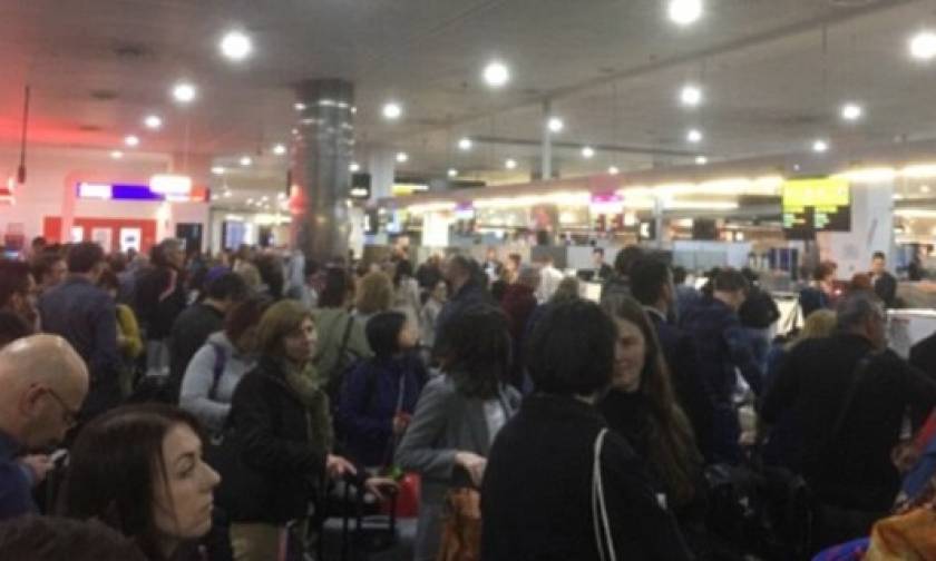 Χάος στα αεροδρόμια όλου του πλανήτη - Κατέρρευσαν τα συστήματα check-in