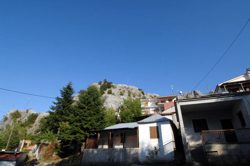 Αυτό είναι το χωριό της Ελλάδας που το χειμώνα δεν έχει ούτε έναν κάτοικο! (pics)