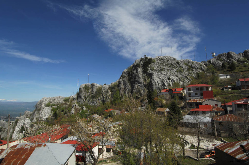 Αυτό είναι το χωριό της Ελλάδας που το χειμώνα δεν έχει ούτε έναν κάτοικο! (pics)