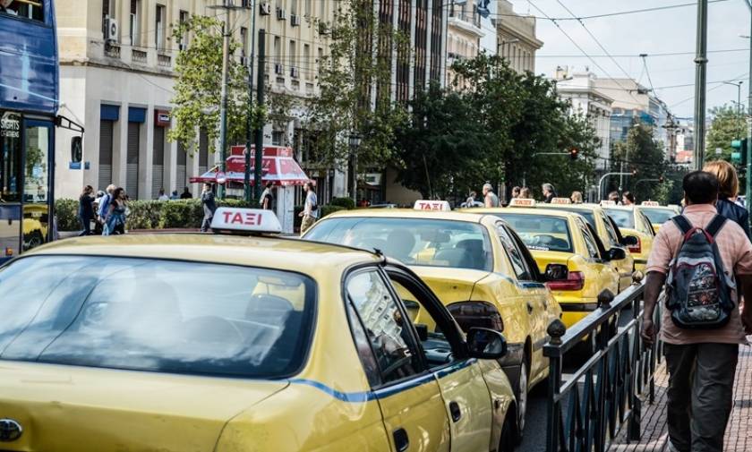 Οργισμένη ανακοίνωση ΣΑΤΑ: Οι οδηγοί ταξί δεν είναι πόρνες σε βιτρίνες του Άμστερνταμ
